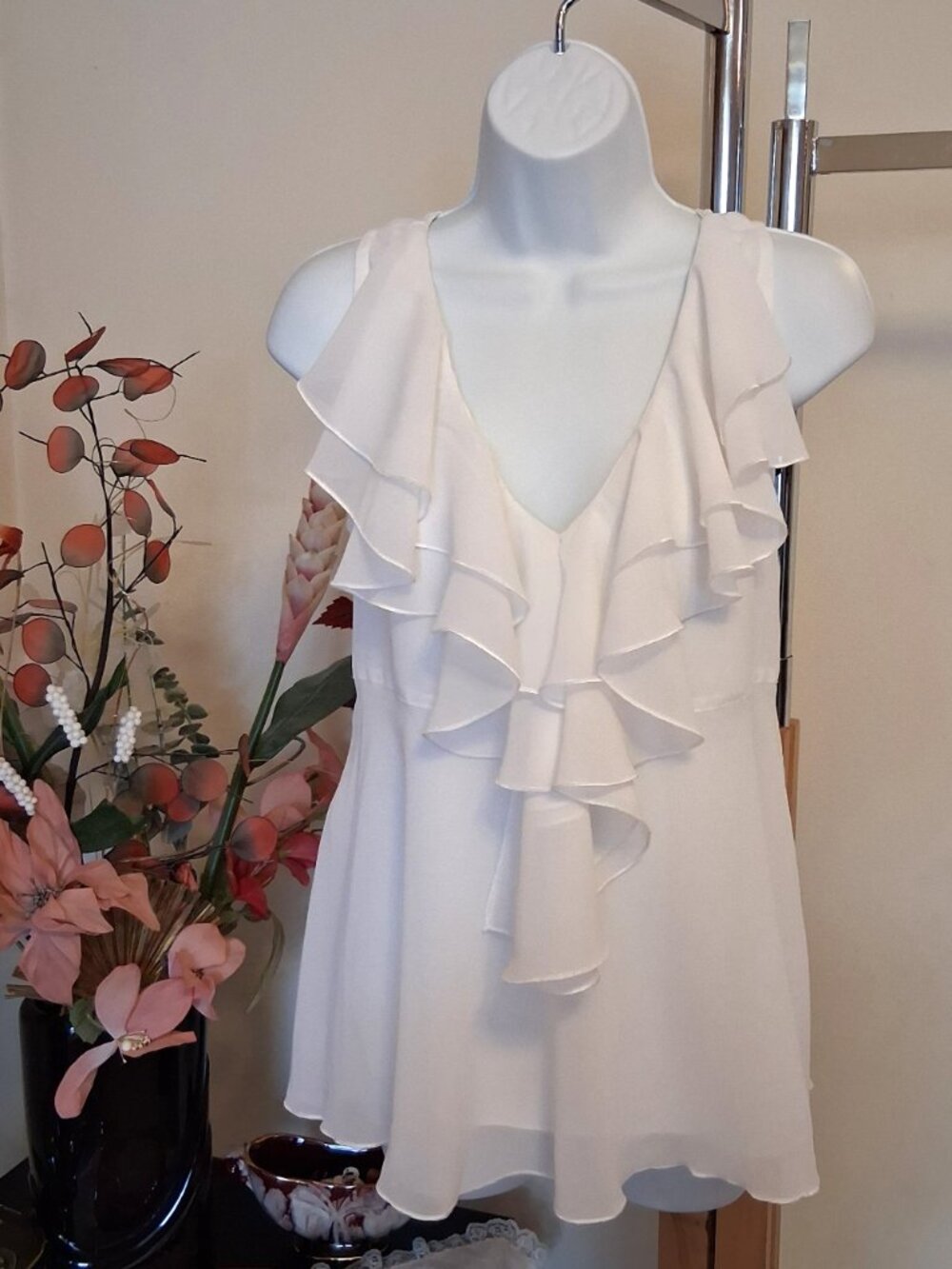 NWOT Papillon Women’s White Ruffle Lined Camisole Tank Summer Top 8 - Picture 2 of 9